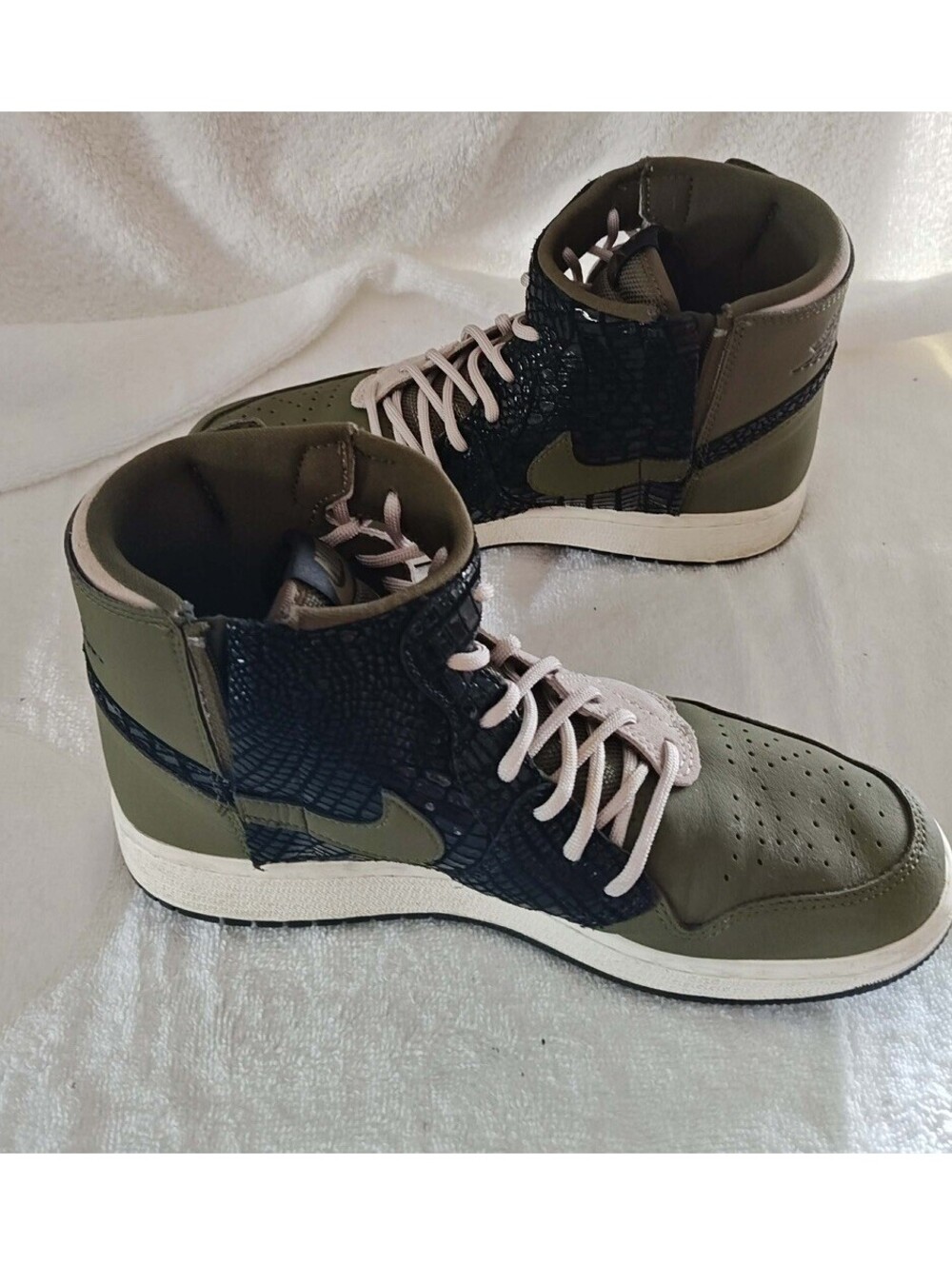 Women's Size 7- Air Jordan 1 Rebel XX Olive Canvas High Sneakers VNDS.